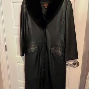 Genuine Danier Leather Winter Coat in Very Good Condition-Size Medium!